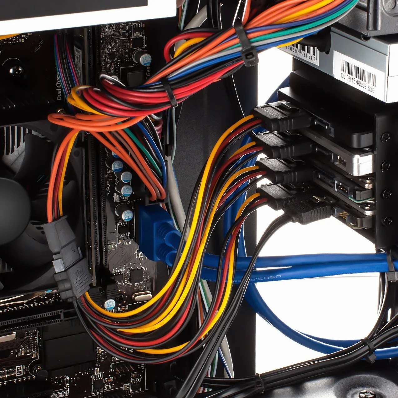 deleyCON 0,15m Adapter Zasilania S‑ATA Y - 1x Gniazdo SATA na 4x Wtyki - do Wewnętrznych Dysków HDD/SSD - Umożliwia Zasilanie do 4 Urządzeń
