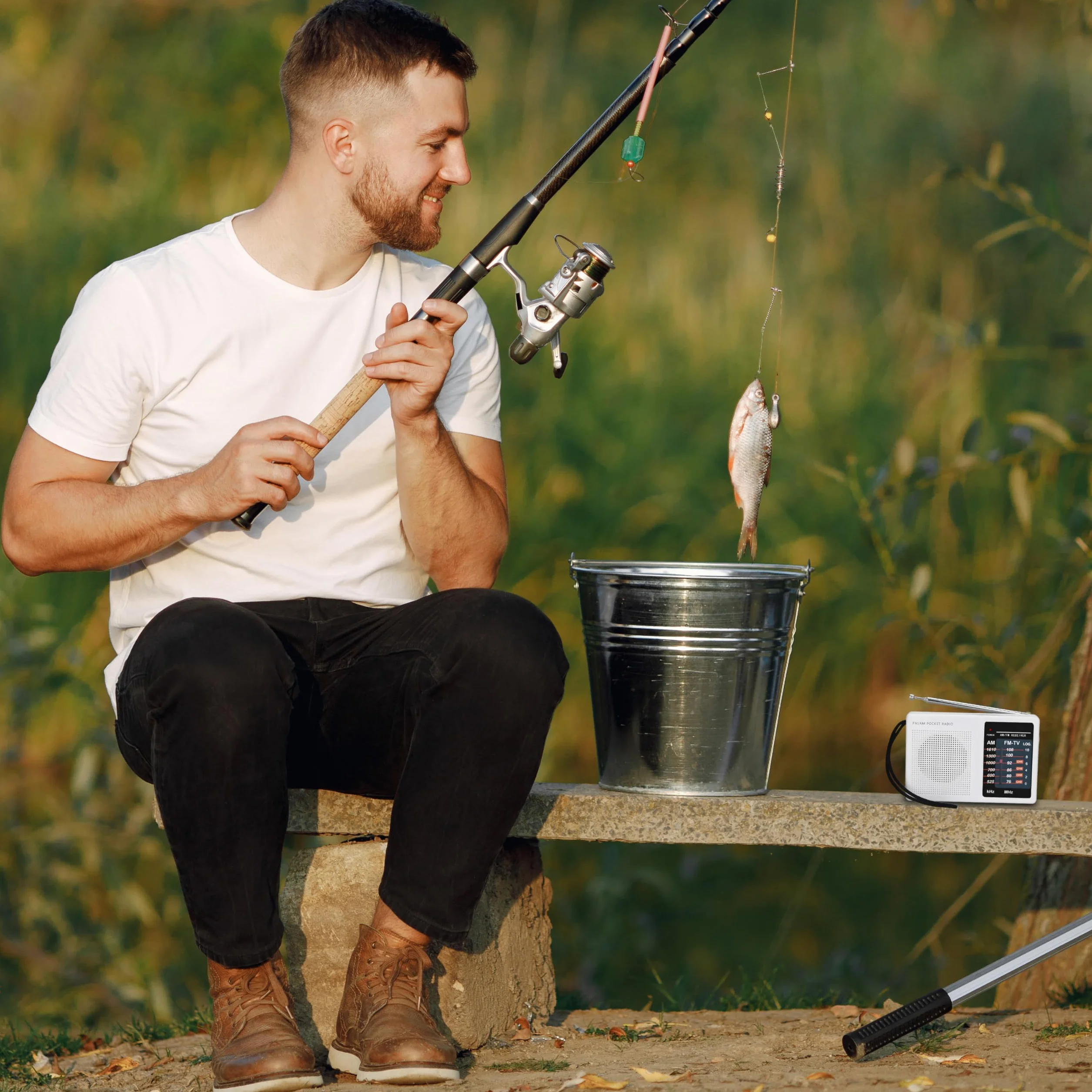 Retoo Radio FM/AM, przenośny regulator częstotliwości, tranzystor o doskonałej recepcji, antena teleskopowa, prezent dla osób starszych, gniazdo słuchawkowe 3,5 mm, 11,5 x 2,5 x 7,5 cm, biały